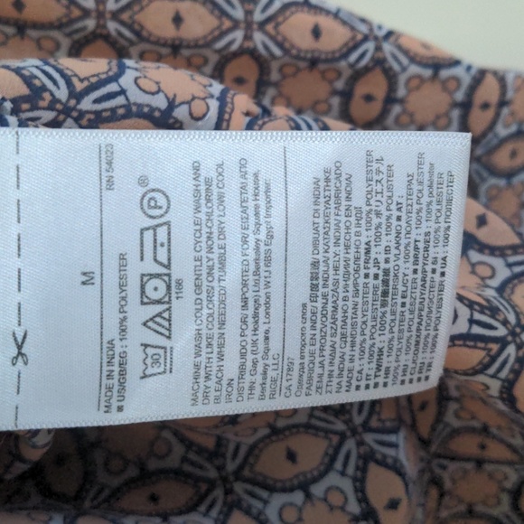 Patterned blouse with tie - Picture 4 of 4